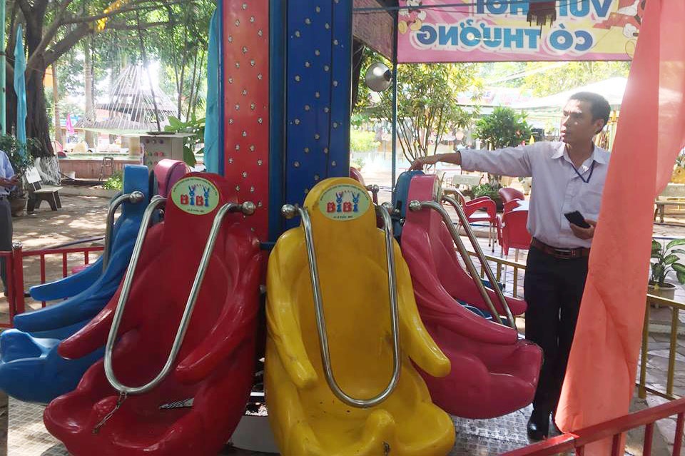 Them tro choi qua han kiem dinh noi 2 tre nho bi dut cap chan thuong hinh anh