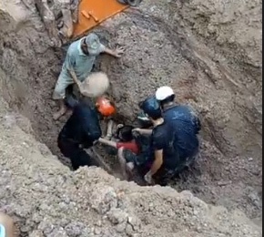 Hai vo chong bi dat vui lap anh 1