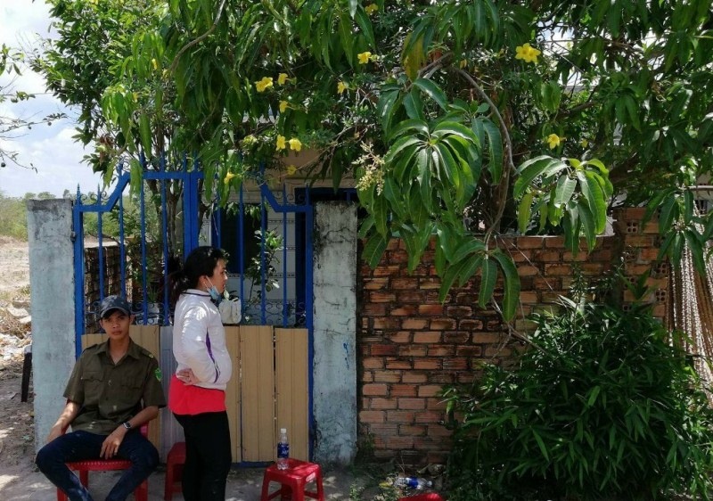 Chay phong ngu trong dem, mot nguoi chet, hai nguoi cap cuu hinh anh