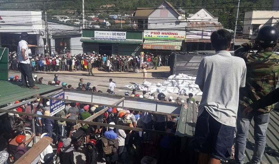 Xe tai ui nhieu xe may anh 2