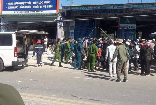 Xe tai tong lien hoan tren quoc lo 20, 5 nguoi chet hinh anh