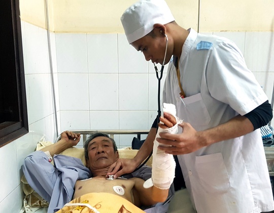 Tai xe xe om bi chem trong thuong hinh anh