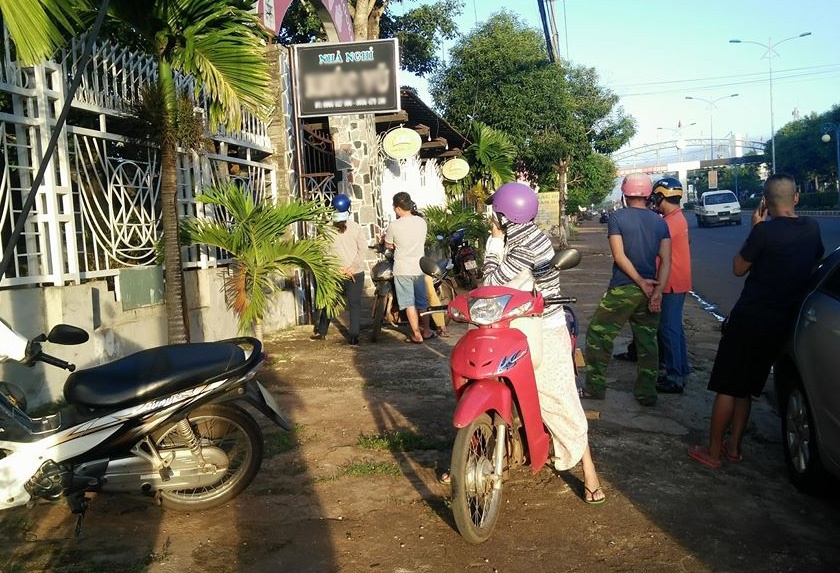 Cong an noi ve viec Bi thu huyen vao nha nghi 'tham' nu can bo hinh anh