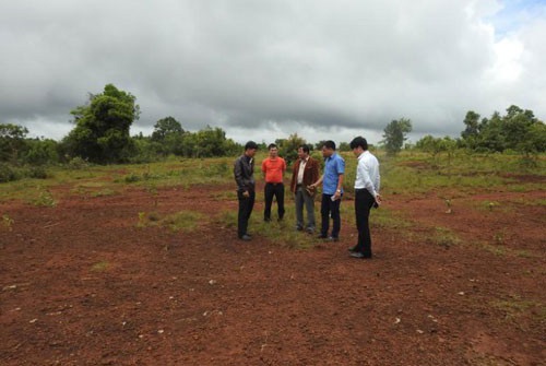 Dat quoc phong cap cho can bo anh 1