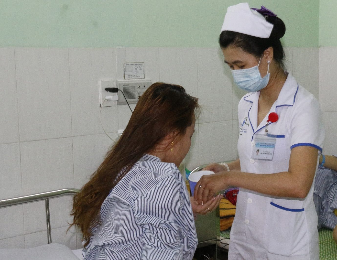 Giam dinh thuong tich giao vien bi phu huynh danh thung mang nhi hinh anh