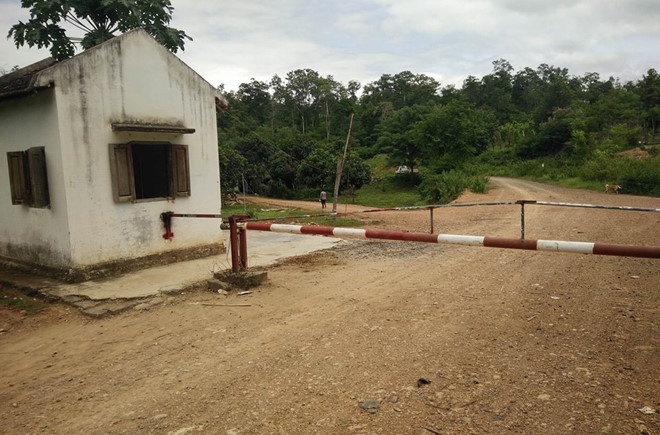 Hai nguoi tu vong ben xe cho go anh 2