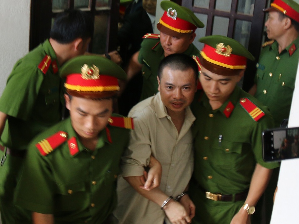 Dang Van Hien gui don xin an xa len Chu tich nuoc hinh anh