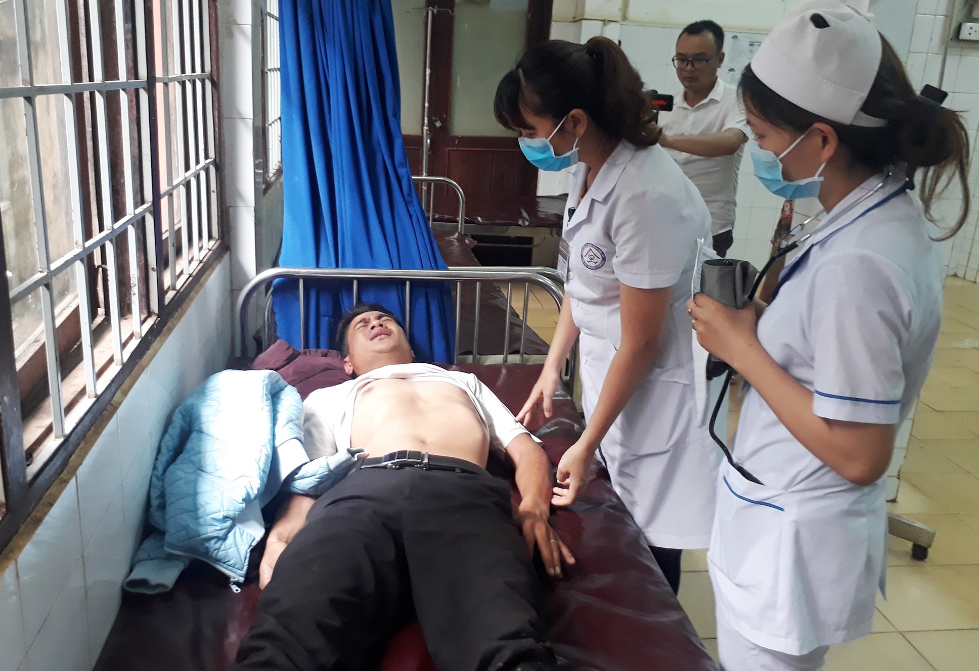 Hai xe khách tông nhau ảnh 1 Hai xe khach tong nhau anh 1