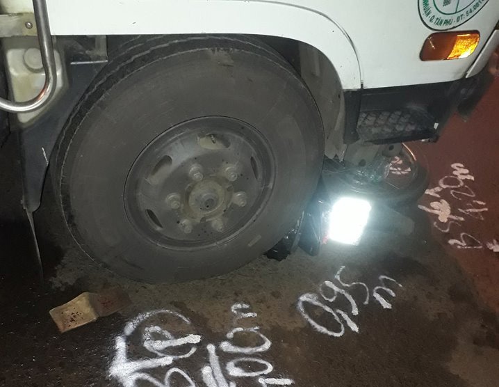 Tai nan lien hoan, hai thanh nien tu vong hinh anh