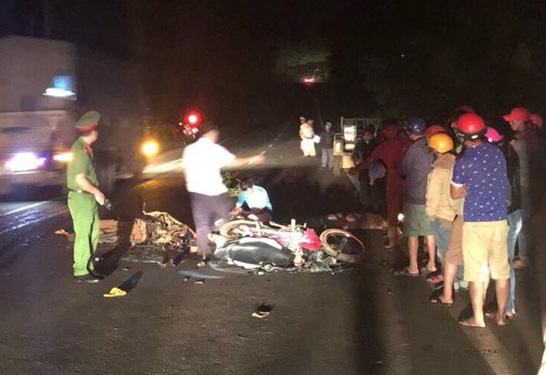 Hai xe may doi dau, hai 9X thiet mang hinh anh