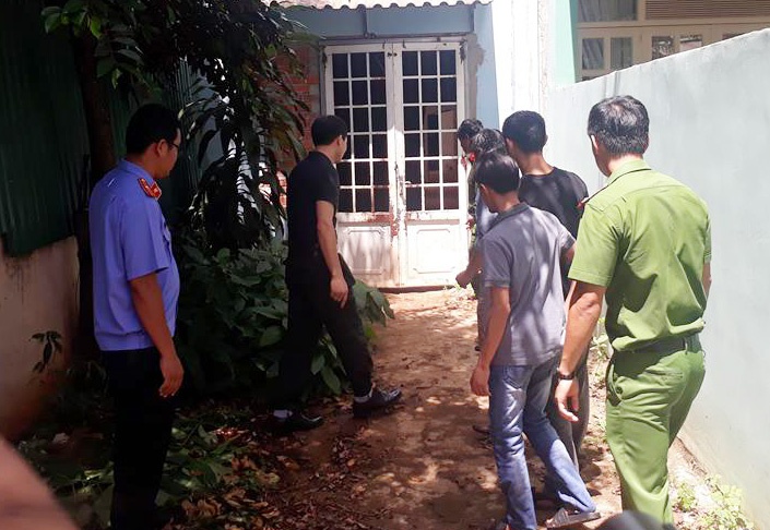 Thanh niên ngáo đá bắt cóc con tin ảnh 1 Thanh nien ngao da bat coc con tin anh 1