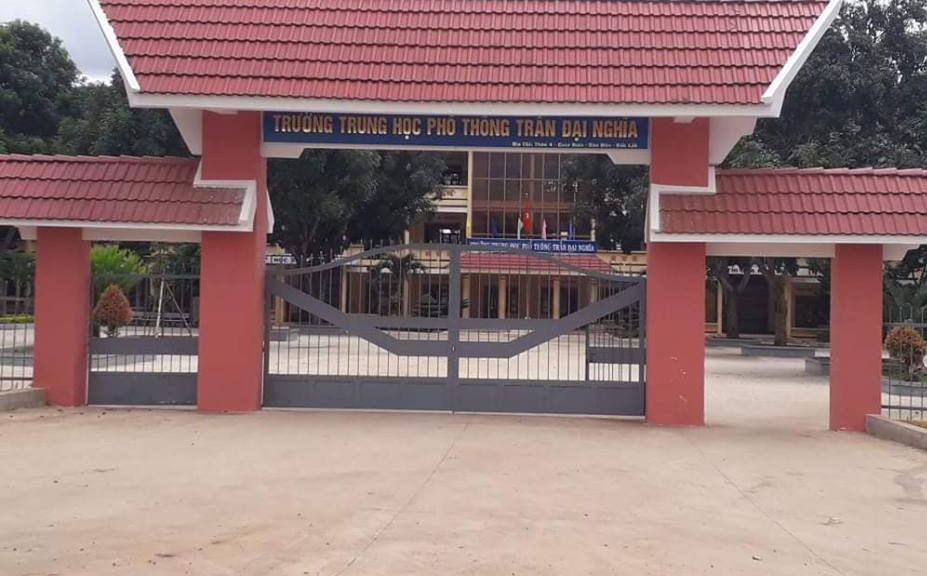 Giao vien ve que cham vo sinh phai mat tien cho hieu truong hinh anh