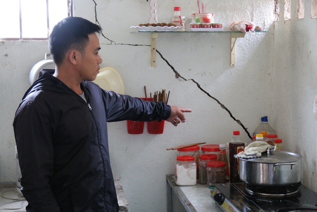 Nổ mìn làm nứt nhà dân ảnh 1 No min lam nut nha dan anh 1