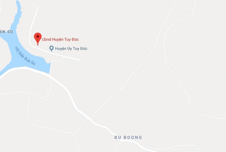 Chu tich huyen bi dinh chi cong tac anh 2