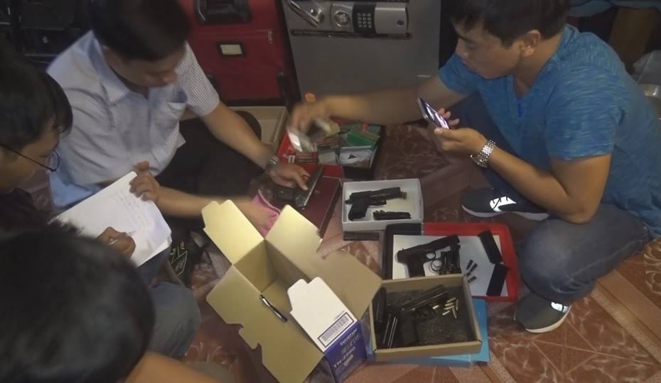 Mat 9 khau sung, Cong an huyen Krong Bong bi xet ky luat hinh anh