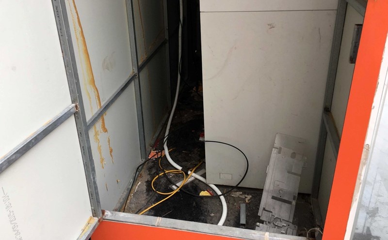 ATM bị cài mìn ảnh 2 ATM bi cai min anh 2