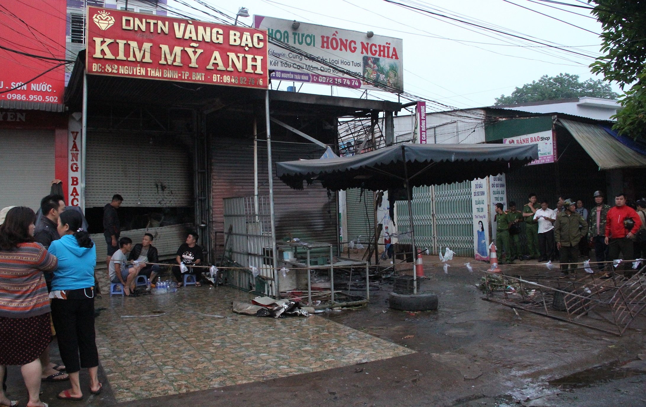 Hai co gai chet chay anh 1