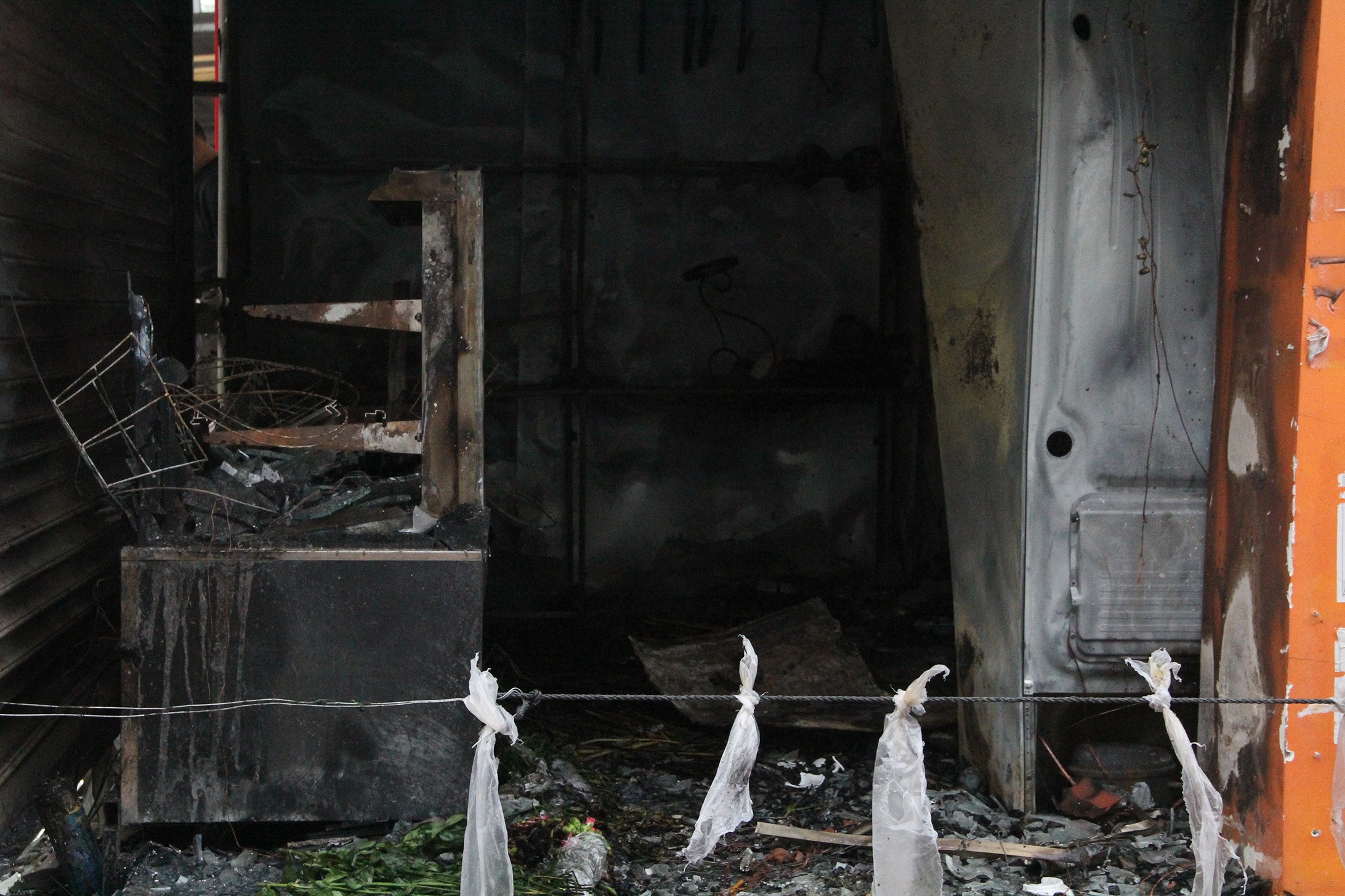 Hai co gai chet chay anh 7