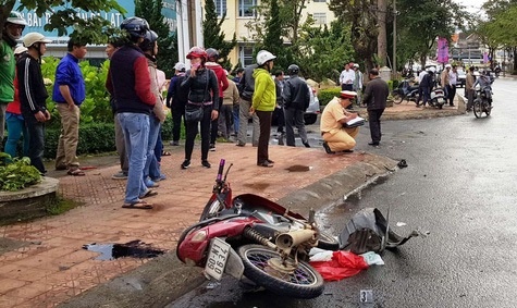 Tai nạn 4 người bị thương ảnh 2 Tai nan 4 nguoi bi thuong anh 2