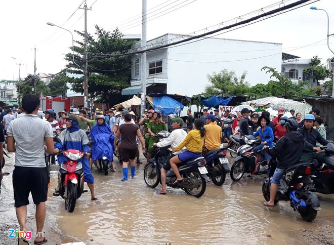 Du lich Nha Trang, mot nguoi tu vong do lo dat hinh anh