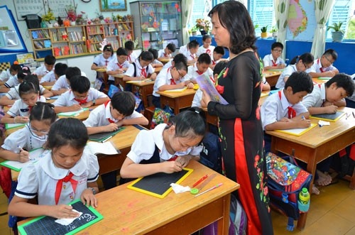 Quá tải sĩ số lớp học ảnh 1 Qua tai si so lop hoc anh 1