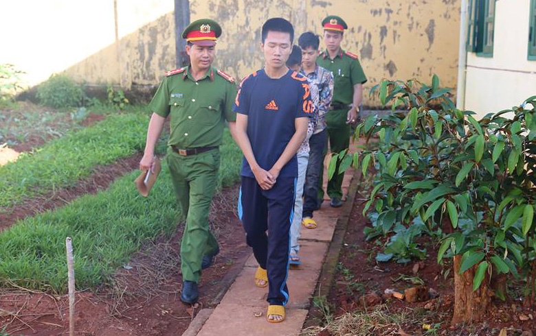 Bat 3 thanh nien tu Ha Noi vao Dak Nong cho vay nang lai hinh anh