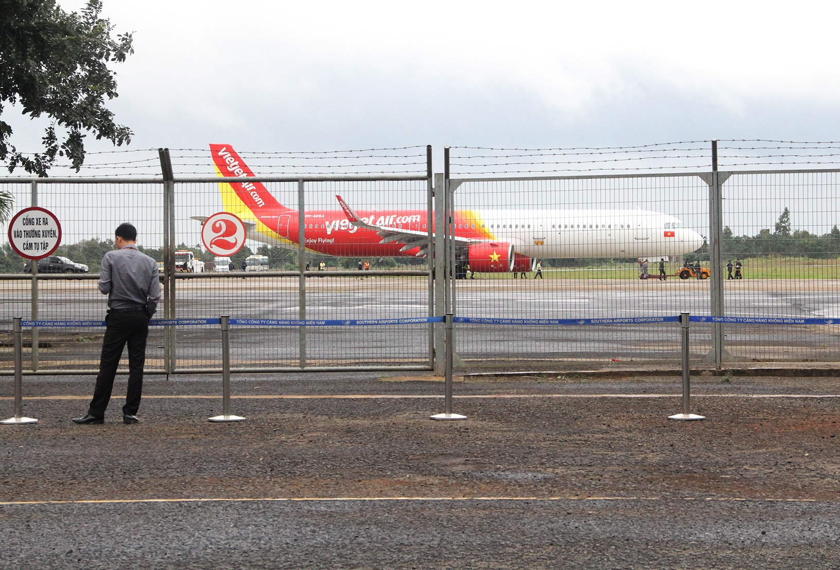 May bay Vietjet gap su co anh 4