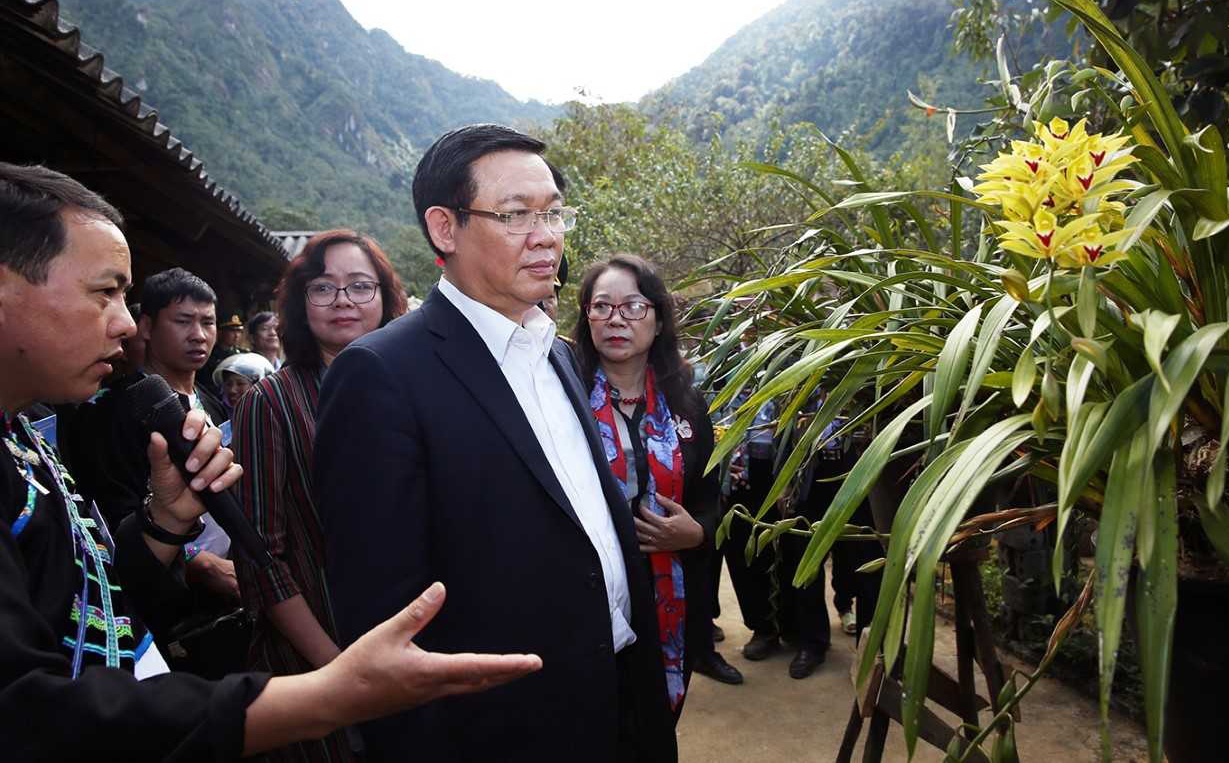 Pho thu tuong tham ban du lich cua nguoi Mong hinh anh