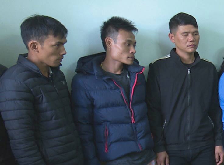 Bat 14 con bac sat phat trong ray ca phe giua khuya hinh anh