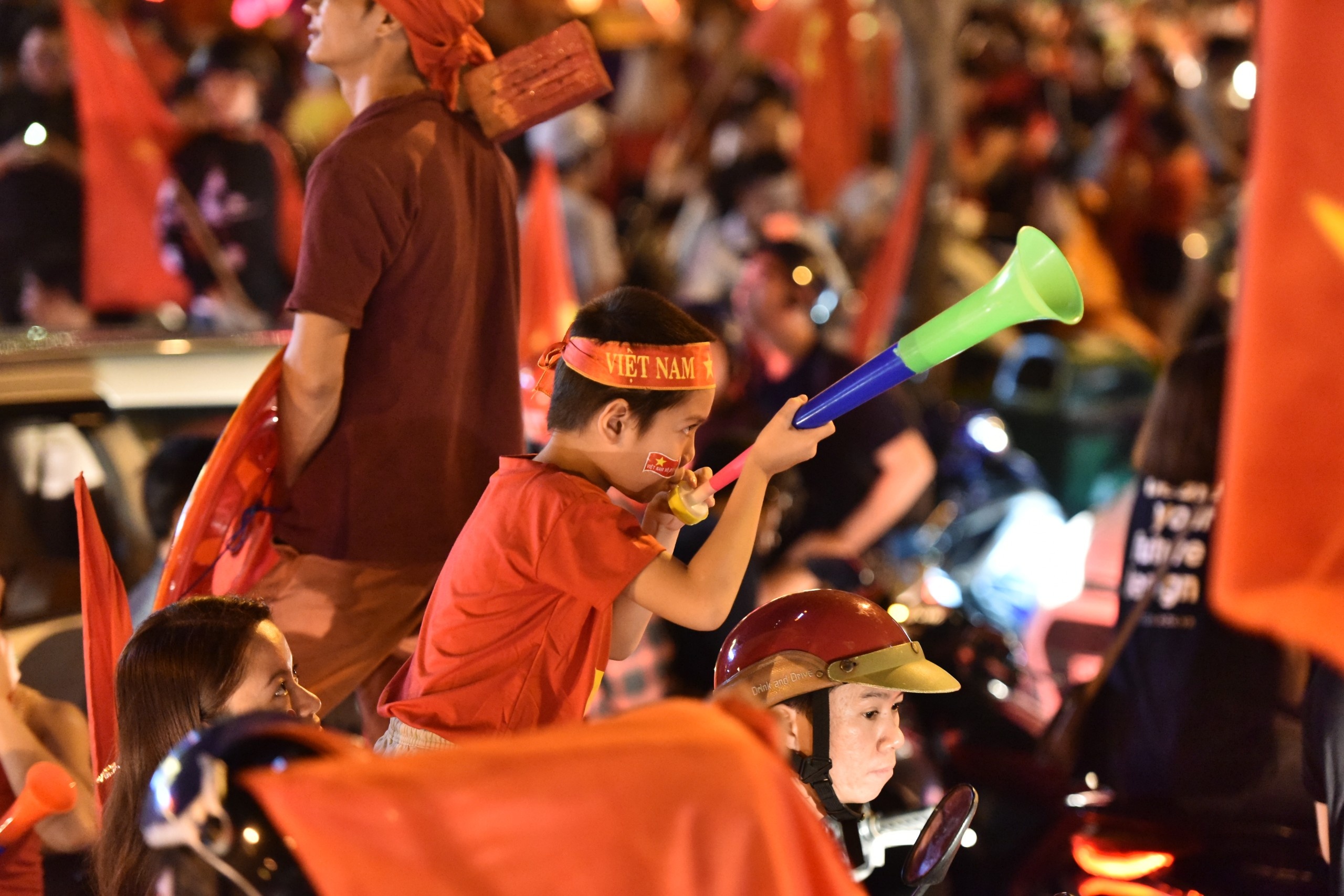 Bien nguoi vo tan tren duong Sai Gon giua khuya hinh anh