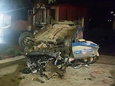 Taxi tong xe may roi lat up, 3 thanh nien tu vong hinh anh