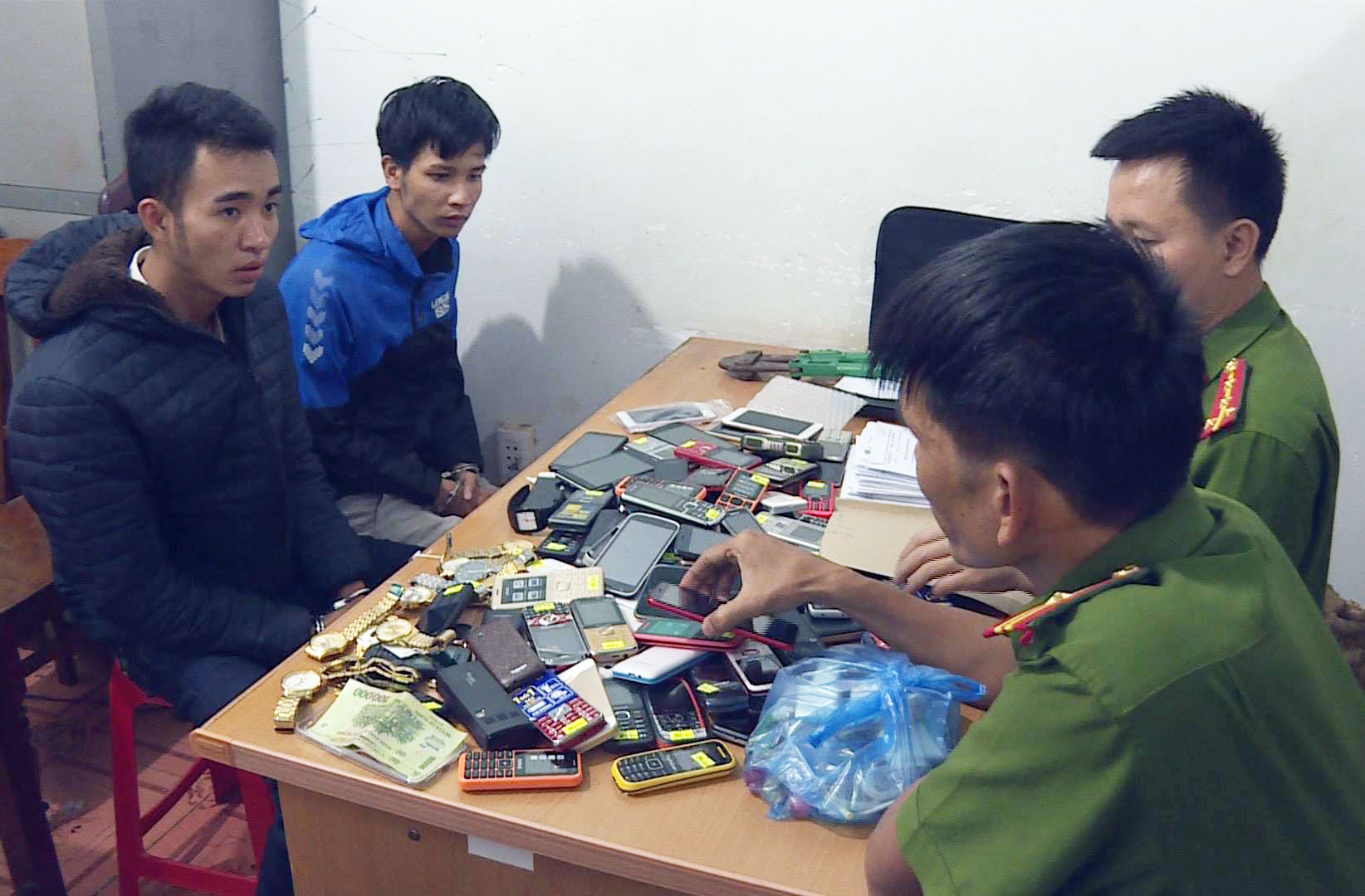 Trộm điện thoại ảnh 1 Trom dien thoai anh 1