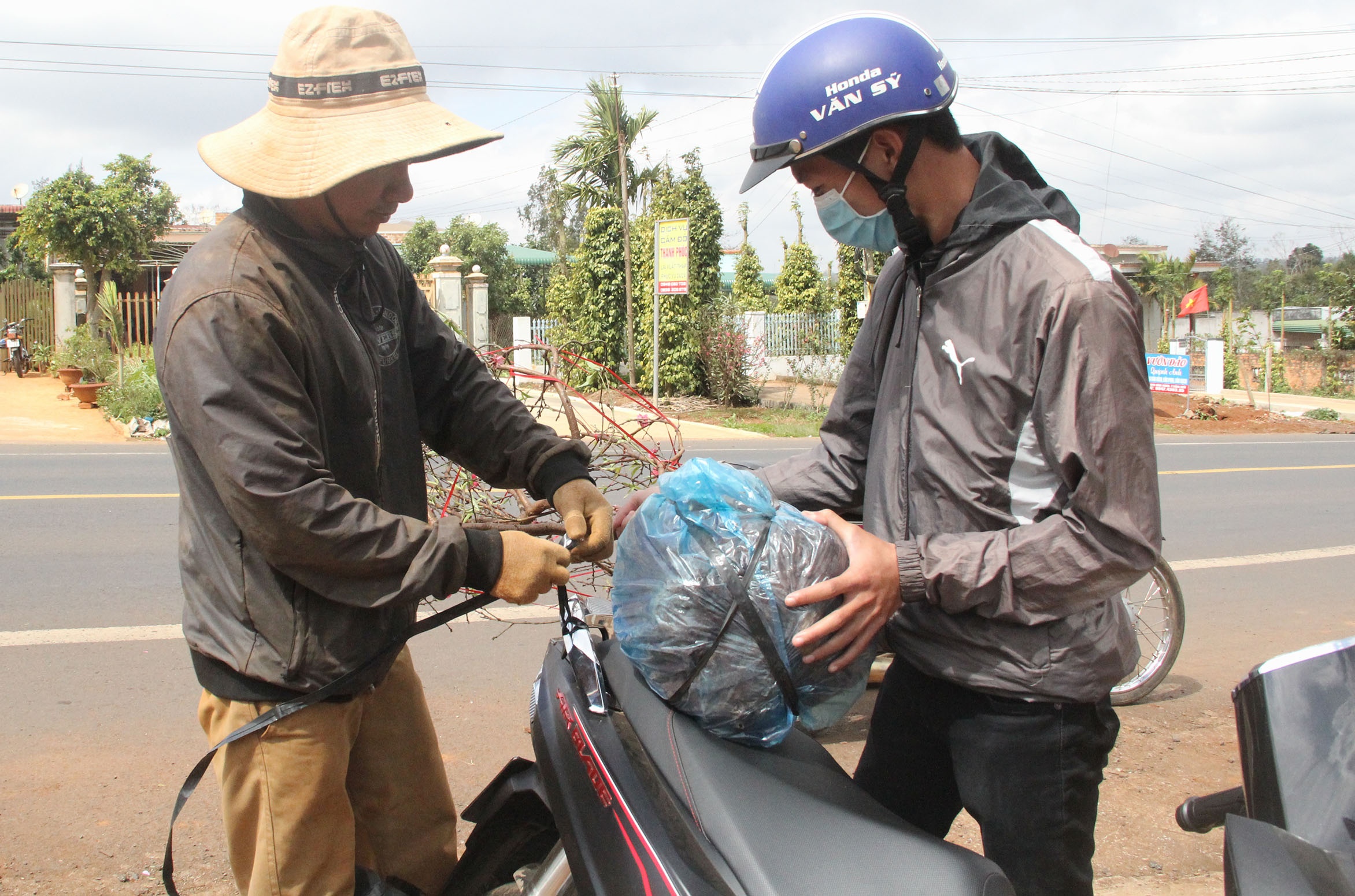 Lang dao Nhat Tan o Tay Nguyen anh 9