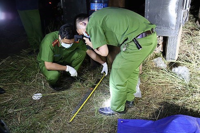 Vo chong tu vong voi nhieu vet thuong tren nguoi hinh anh