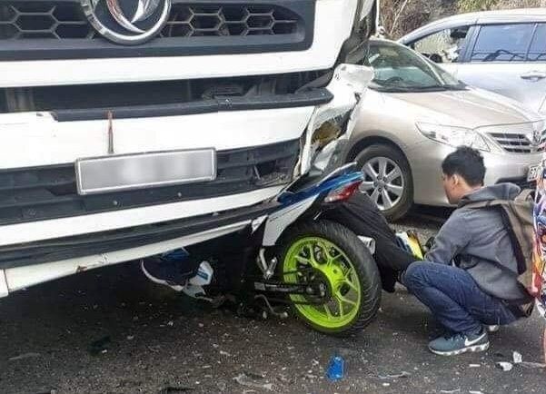 Phuot thu 9X cung xe may dinh chat vao dau oto tai khi do deo Bao Loc hinh anh