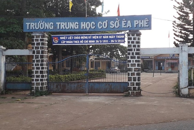 Hiệu trưởng lừa chạy việc ảnh 1 Hieu truong lua chay viec anh 1