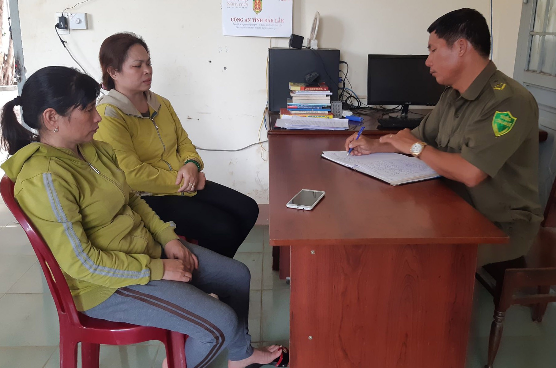 Hai nu sinh mat tich anh 1