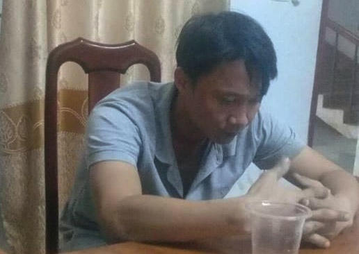 Tam giu nguoi dan ong do thuoc tru sau vao mieng vo cu hinh anh