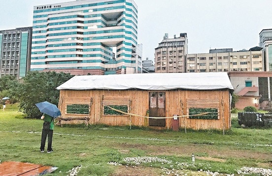 Huan luyen vien ban cung giet nu hoc tro roi phi tang xac hinh anh