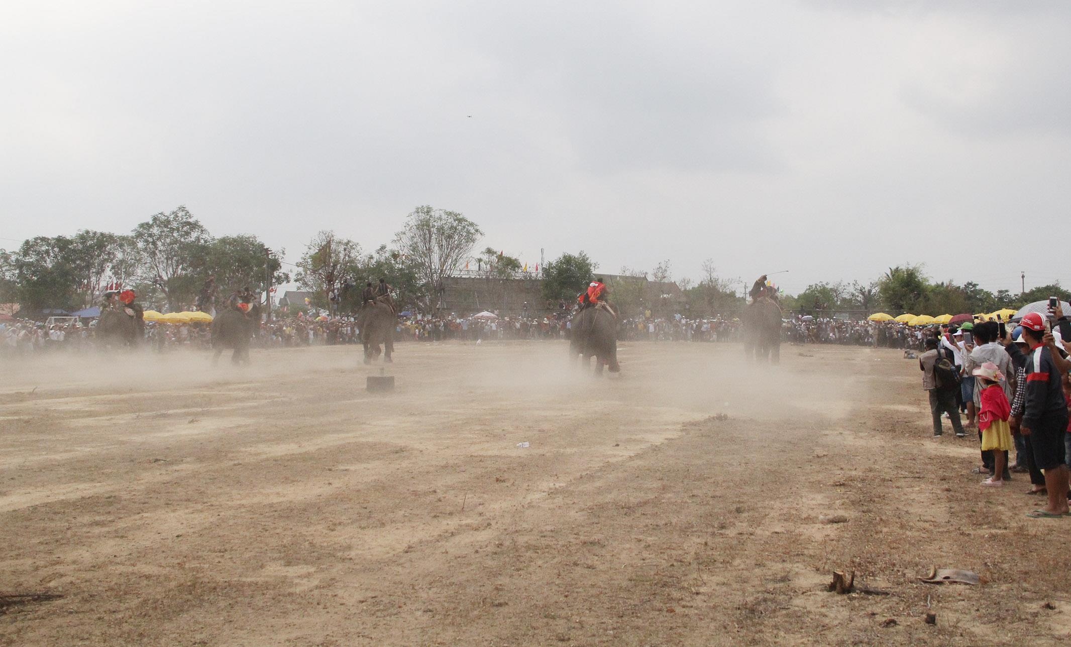 Hội đua voi ở Buôn Đôn ảnh 3 Hoi dua voi o Buon Don anh 3