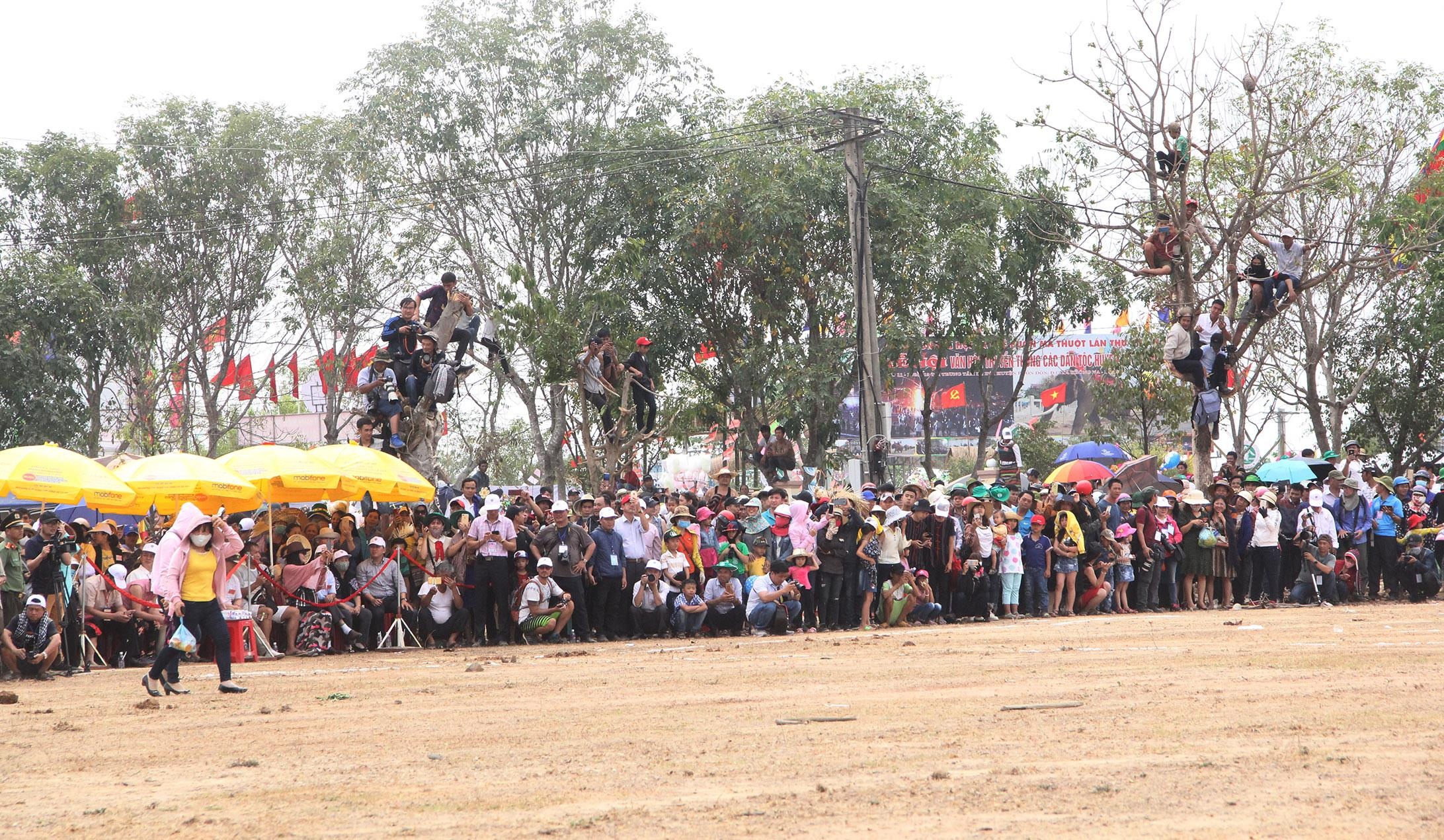 Hội đua voi ở Buôn Đôn ảnh 8 Hoi dua voi o Buon Don anh 8