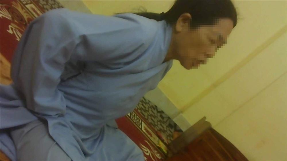 Clip loi ke nhan chung: Vong noi nong, tat tui bui nguoi di thinh hinh anh