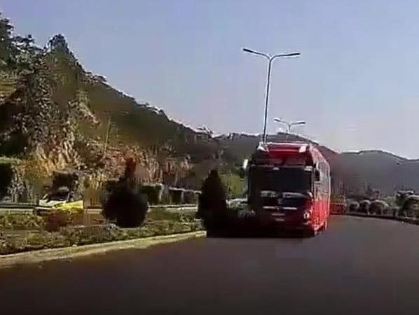 Xe khach chay nguoc chieu cao toc Lien Khuong - Da Lat hinh anh