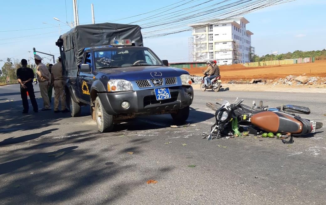 Nguoi phu nu tong xe bien xanh anh 1