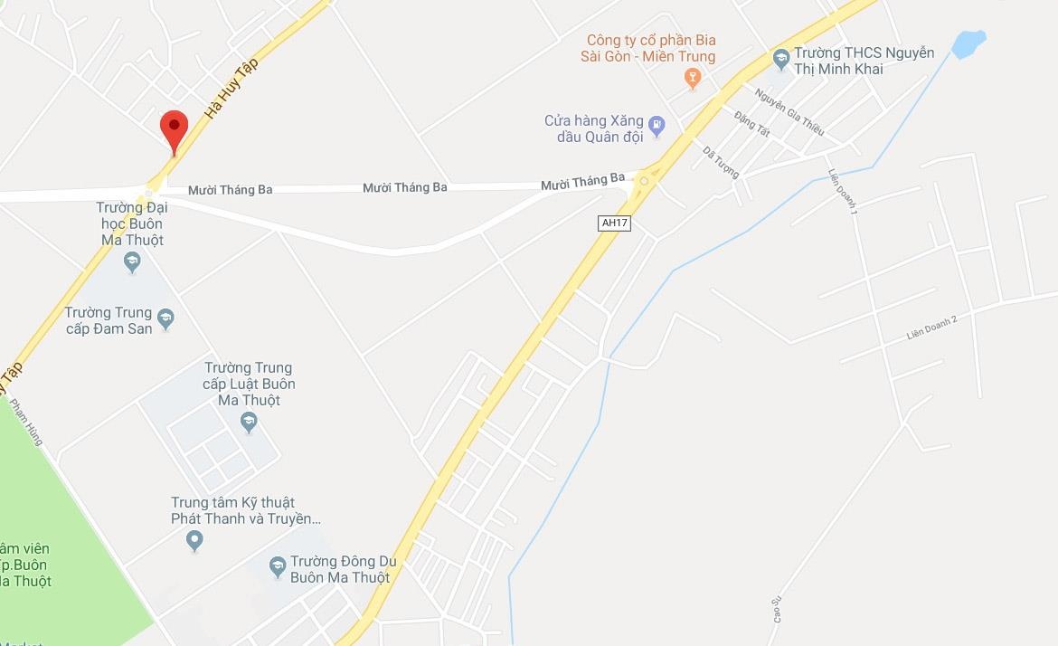 Nguoi phu nu tong xe bien xanh anh 2