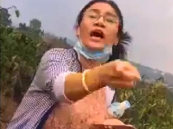 Nu truong phong tai nguyen xung may tao khi lam viec voi dan hinh anh