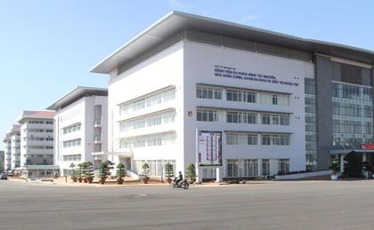 Hang chuc bac si xin nghi viec do luong thap hinh anh