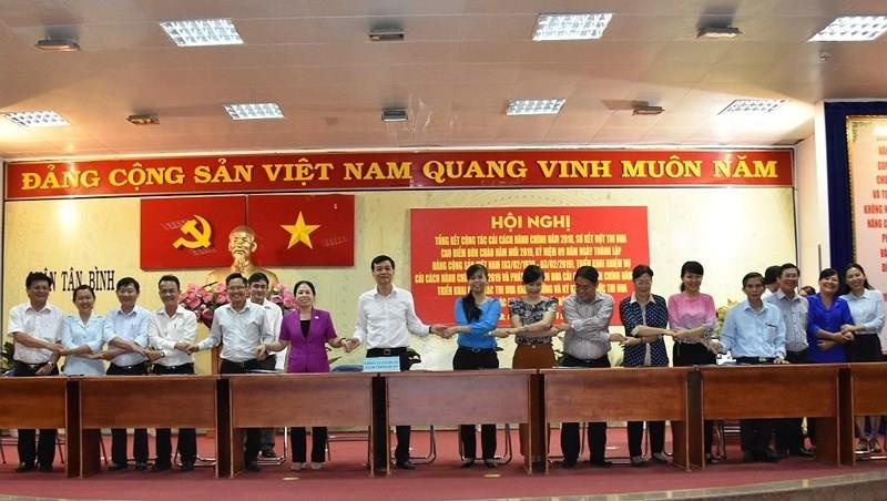Dân làm hồ sơ ban đêm ảnh 2 Dan lam ho so ban dem anh 2