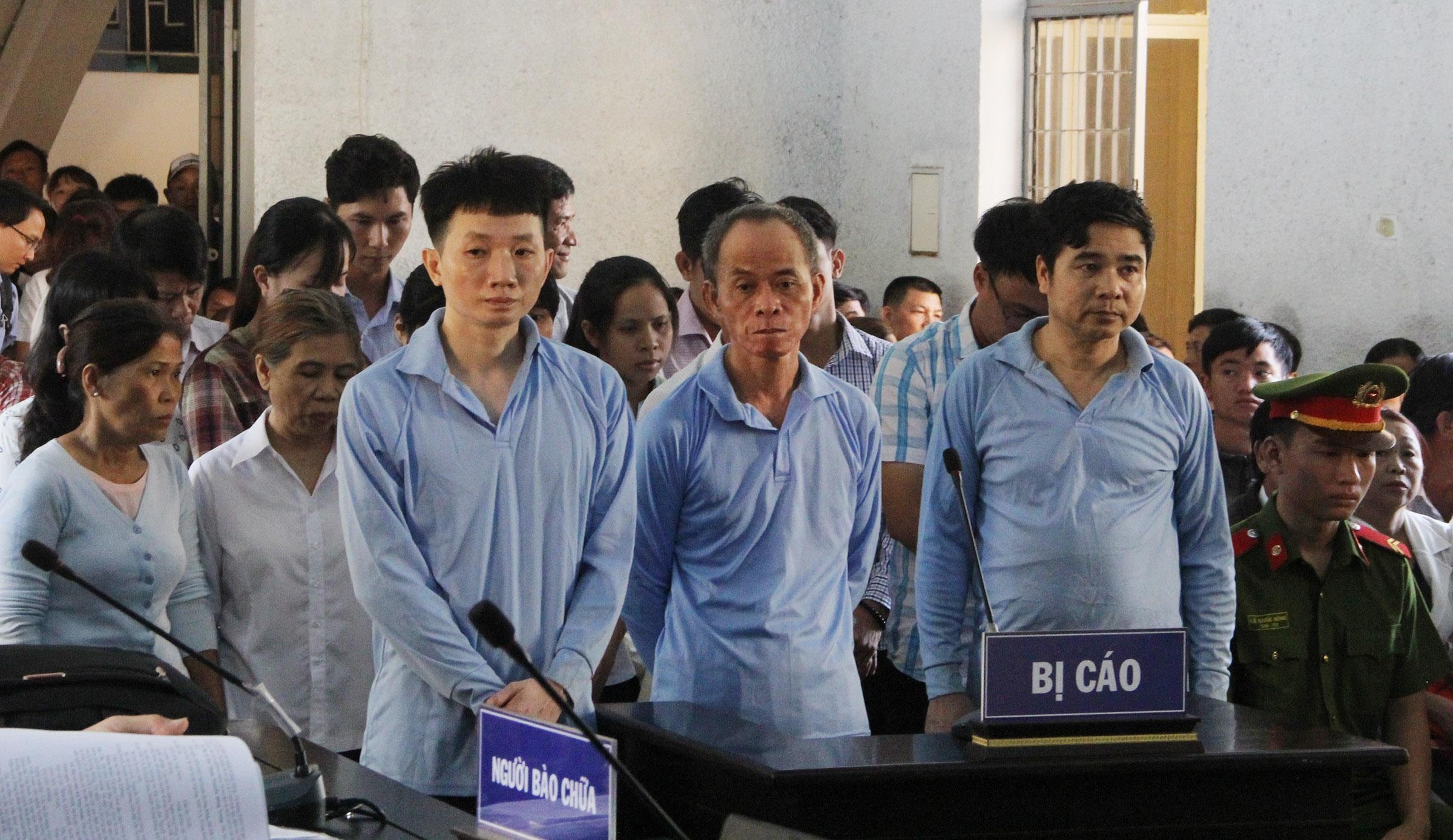 Can bo tin dung ngan hang chi hon 40 ty tra tien ca do bong da hinh anh