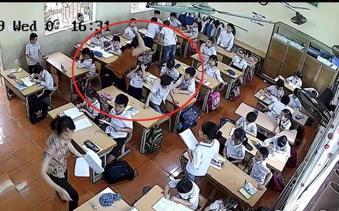 Co giao danh hang loat hoc sinh anh 1